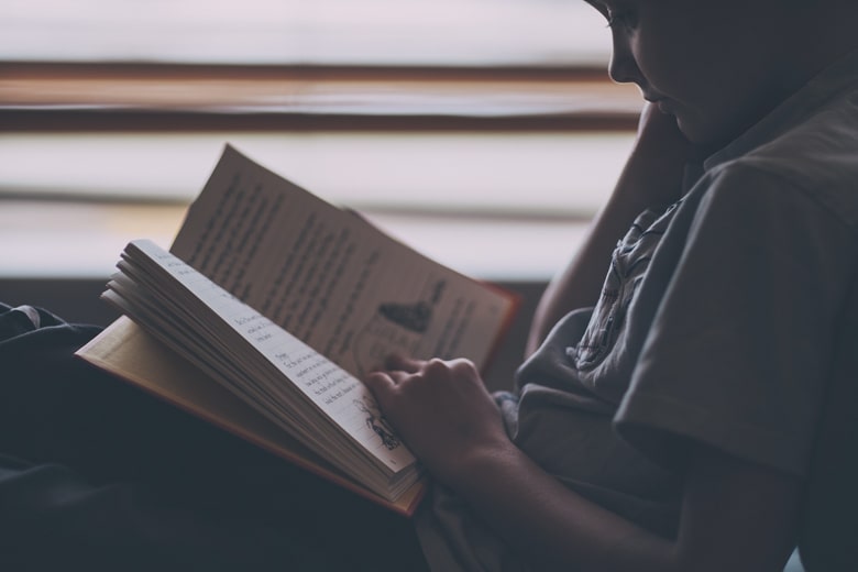 本を読む人